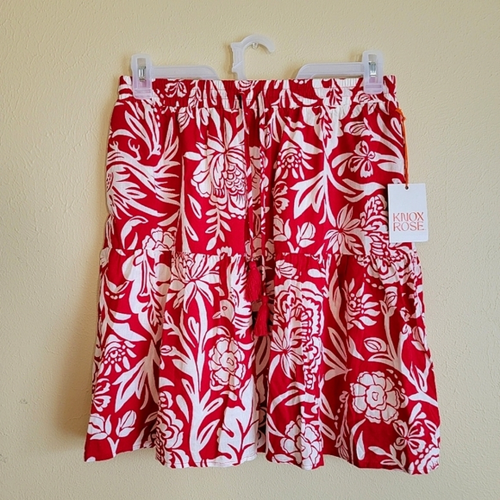 Knox Rose Mini Tiered A-Line Skirt |Red and White Floral Rayon